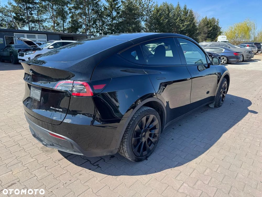 Tesla Model Y Long Range Dual Motor AWD - 3