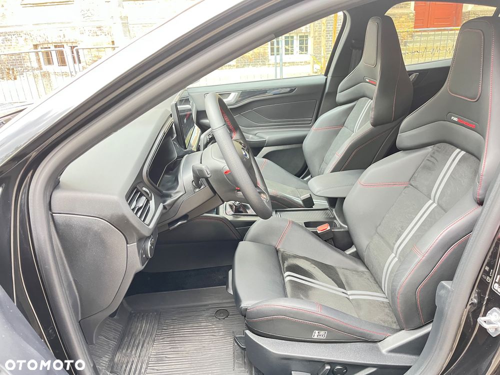 Ford Focus 2.3 EcoBoost ST X - 23