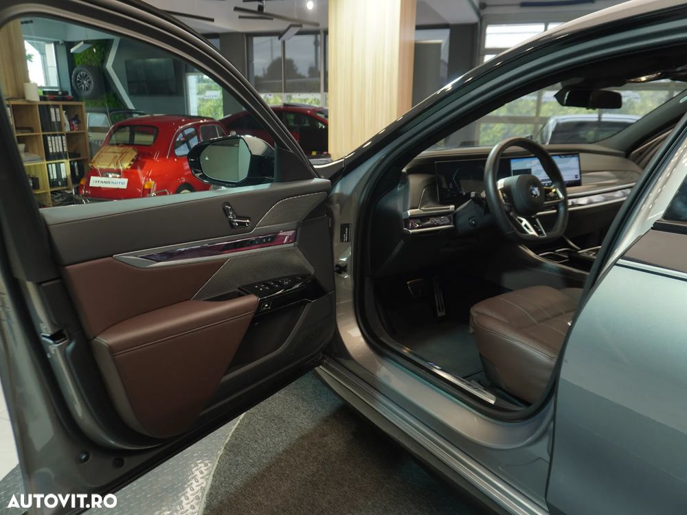 BMW Seria 7 740d xDrive - 28