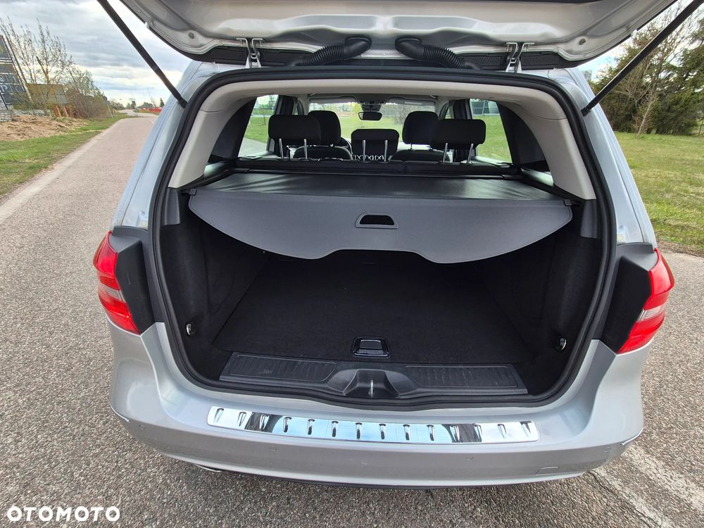 Mercedes-Benz Klasa B 180 CDI (BlueEFFICIENCY) 7G-DCT - 21