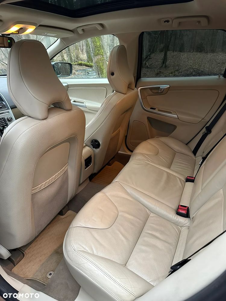 Volvo XC 60 T6 AWD Momentum - 6