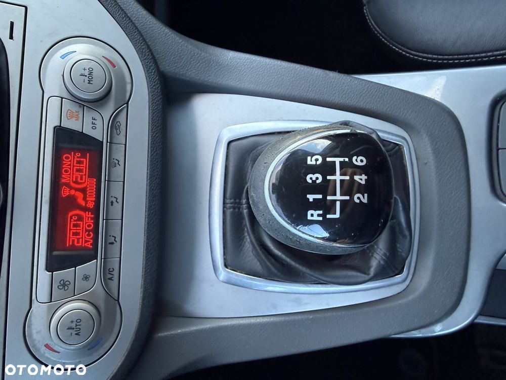 Ford Kuga 2.0 TDCi 2x4 Titanium - 27