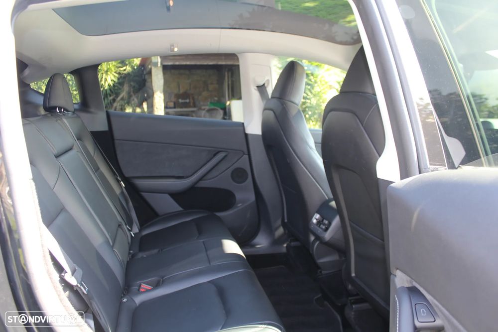 Tesla Model Y Performance Dual Motor AWD - 26