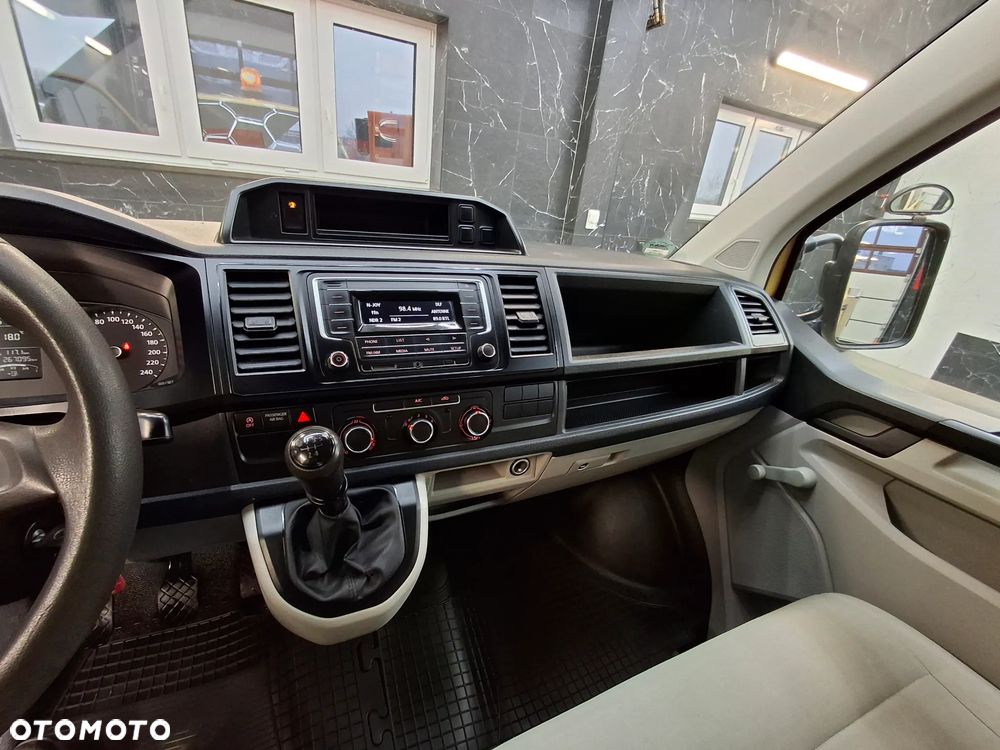 Volkswagen Transporter T6 Doka Dubel Kabina Brygadówka 6 Miejsc Klimatyzacja Tempomat Hak Aluminiowe Burty Światła Dzienne Halogeny Webasto 2016 Rok Euro 6 - 10