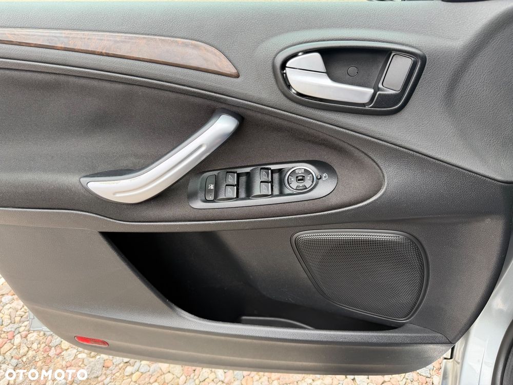 Ford Galaxy - 12