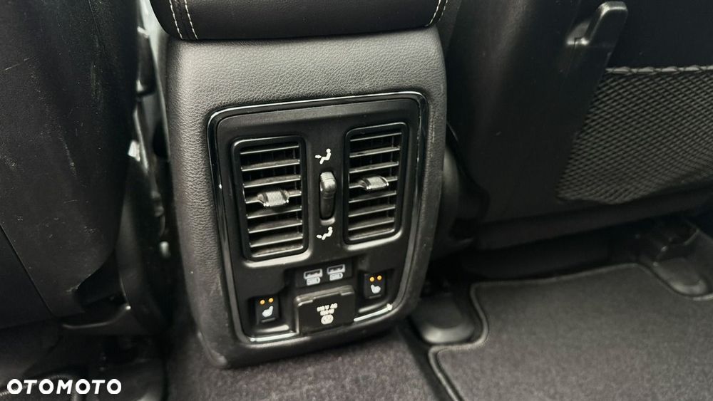 Jeep Grand Cherokee - 31