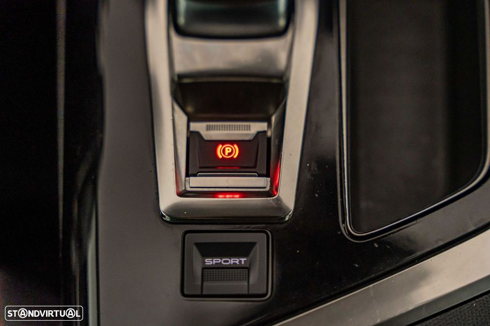 Peugeot 5008 1.2 PureTech Allure EAT6 - 32