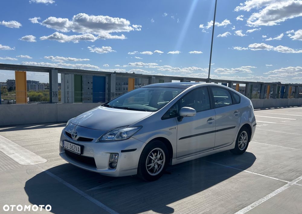 Toyota Prius (Hybrid) Executive - 2