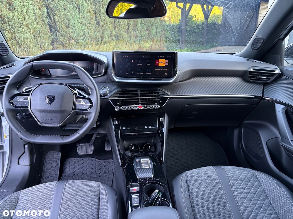 Peugeot 2008 1.2 PureTech Active S&S EAT8 - 11