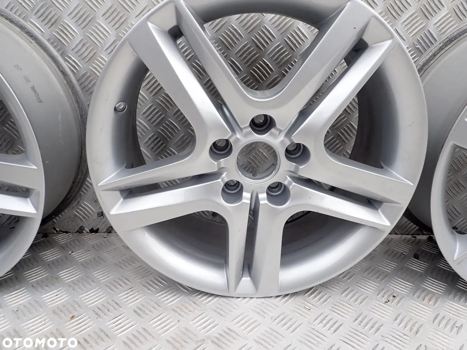 FELGI ALUMINIOWE SEAT LEON II ALHAMBRA ALTEA 7JX17 ET54 5P0801025L - 5