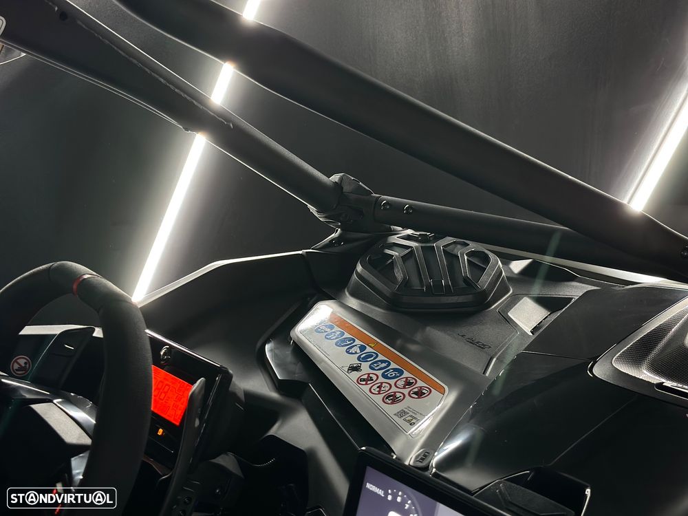 Can-Am Maverick R Can Am Maverick R XRC DCT SAS - 9