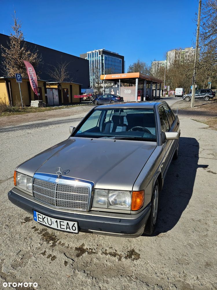 Mercedes-Benz W201 (190) - 3