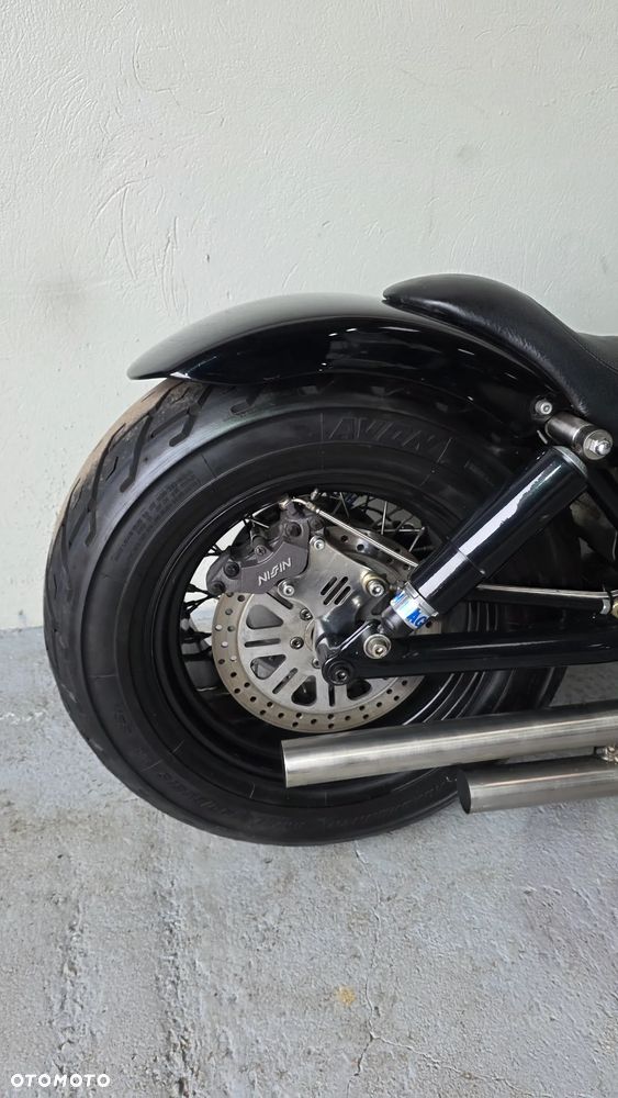 Suzuki Intruder - 24