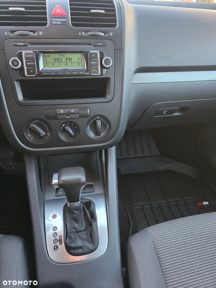 Volkswagen Jetta - 8