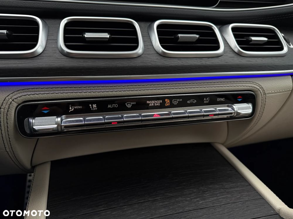 Mercedes-Benz GLS - 24