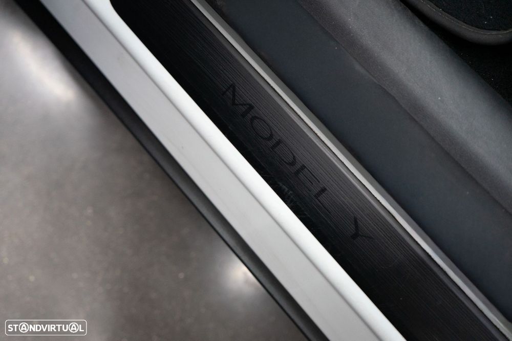 Tesla Model Y RWD - 25