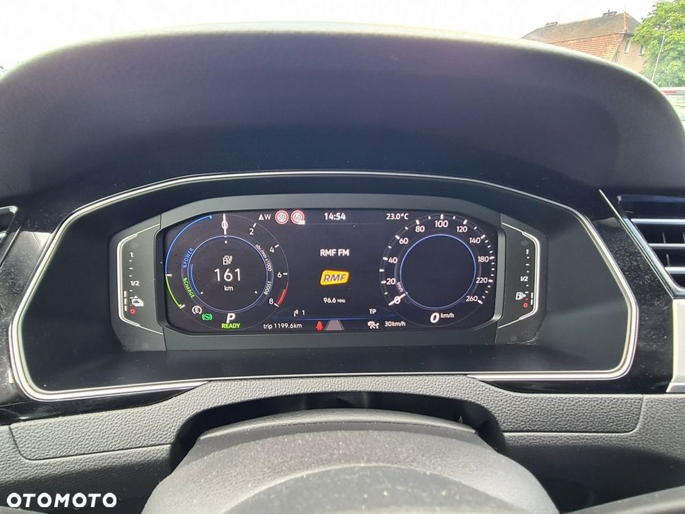 Volkswagen Passat - 23