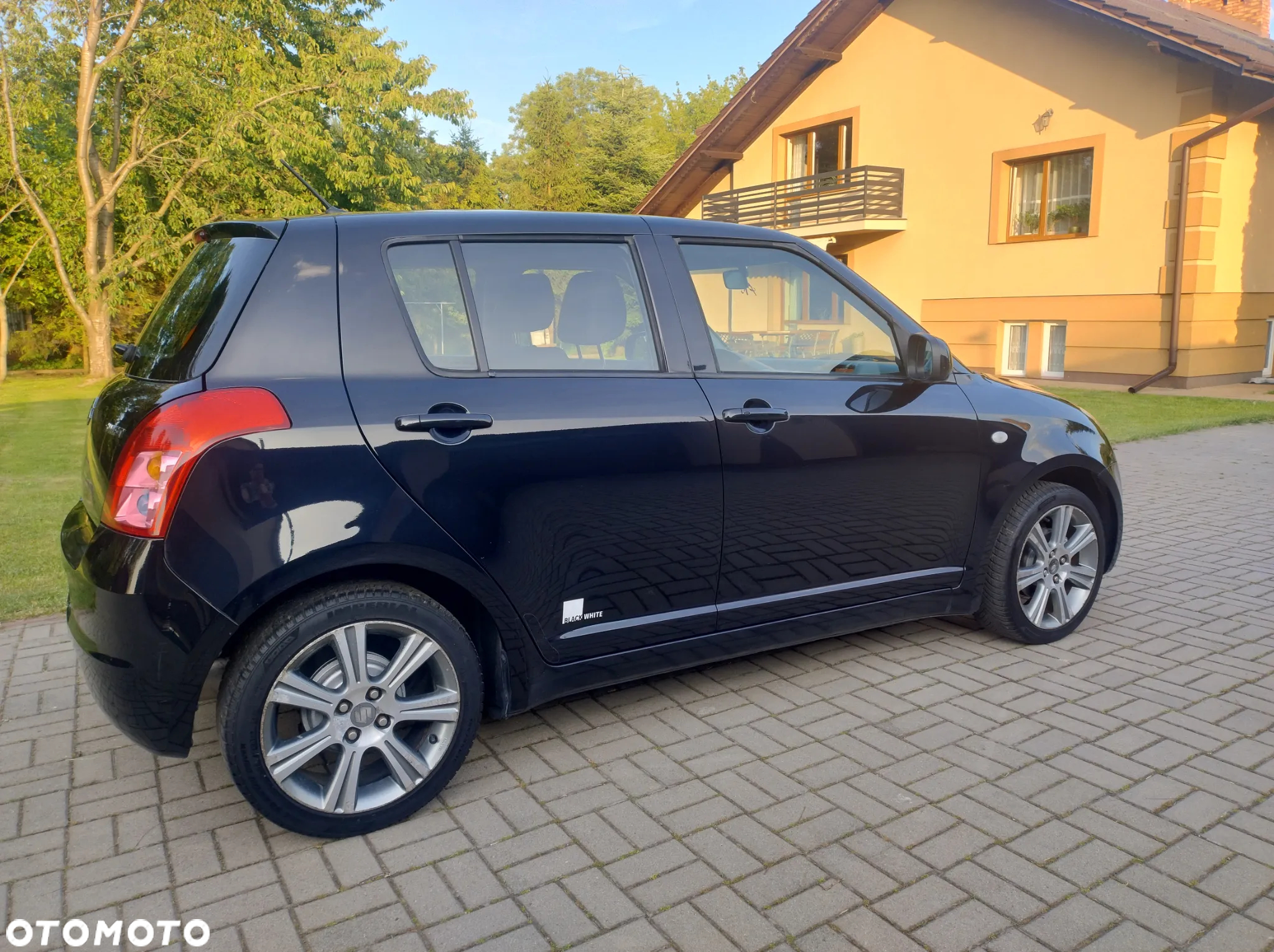 Suzuki Swift 1.3 Black and White - 6