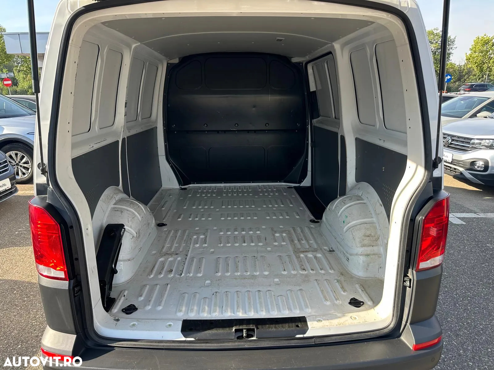 Volkswagen Transporter Sasiu CD T6.1 2.0 TDI 81 kW LR - 14