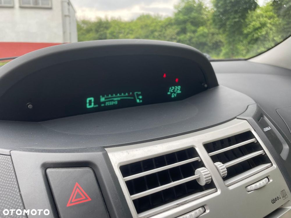 Toyota Yaris - 12