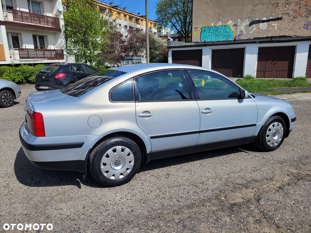 Volkswagen Passat 1.8 Comfortline - 9