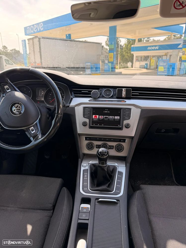 VW Passat Variant 1.6 TDI Trendline - 12