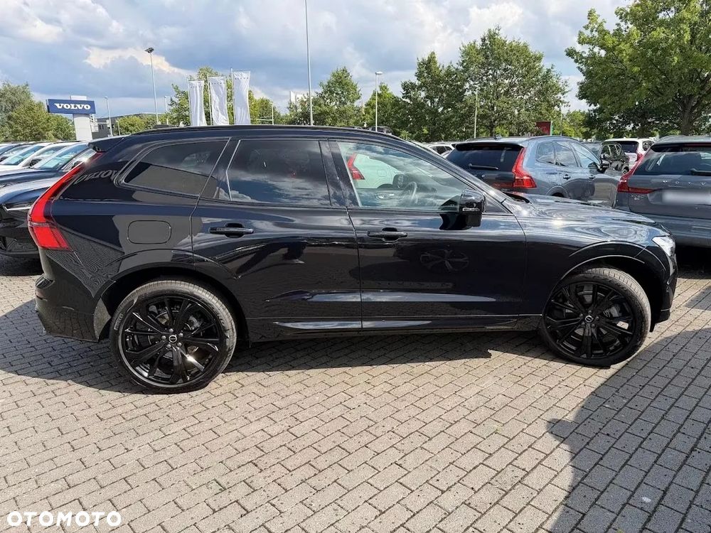 Volvo XC 60 B5 B AWD Plus Black Edition - 4