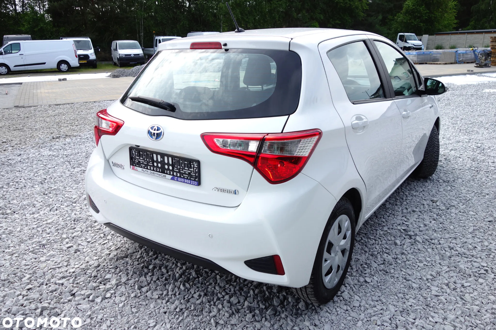 Toyota Yaris Hybrid 100 Active - 17