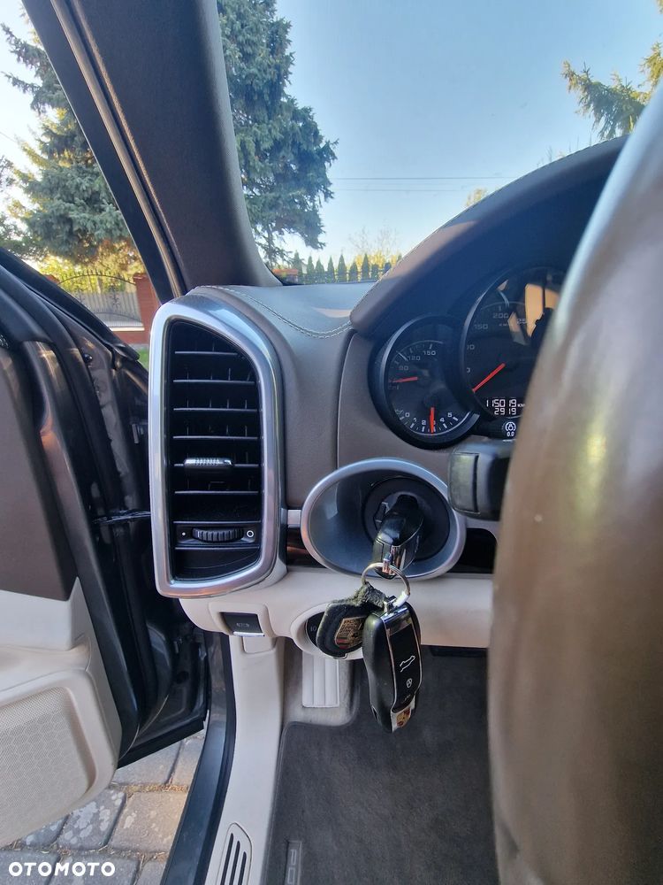 Porsche Cayenne - 14