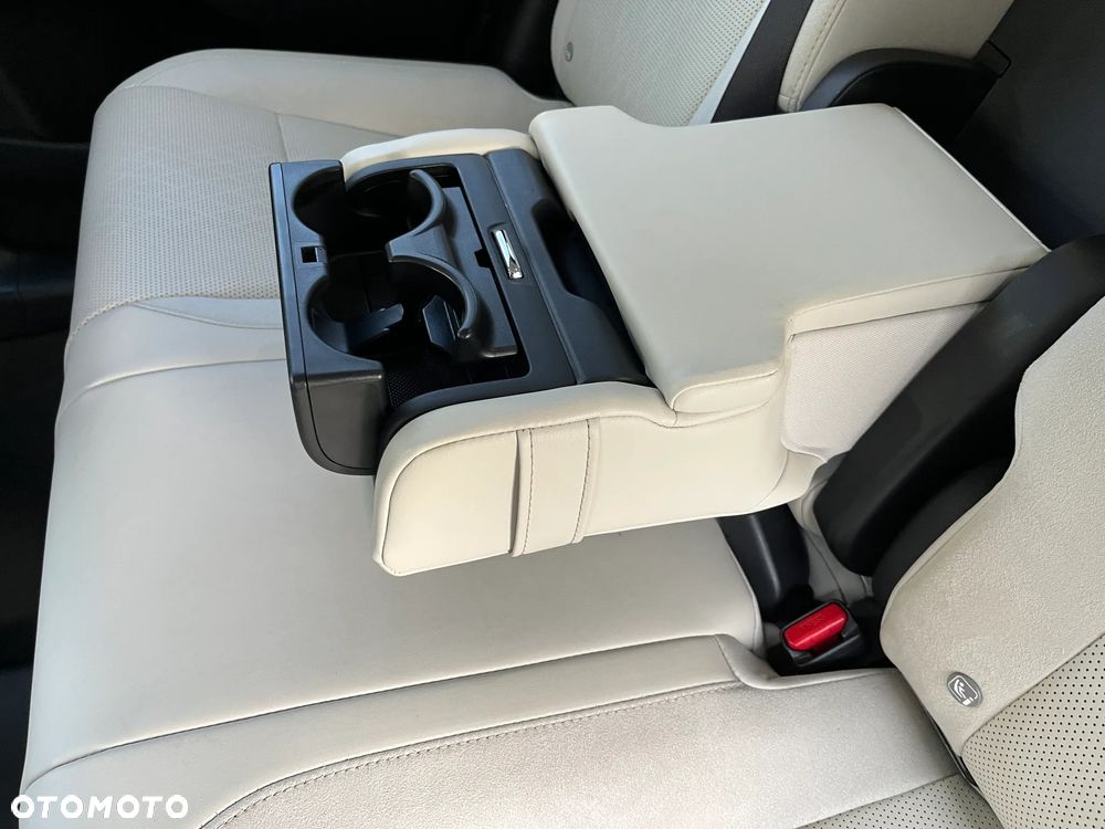Lexus RX 450h+ Omotenashi - 29