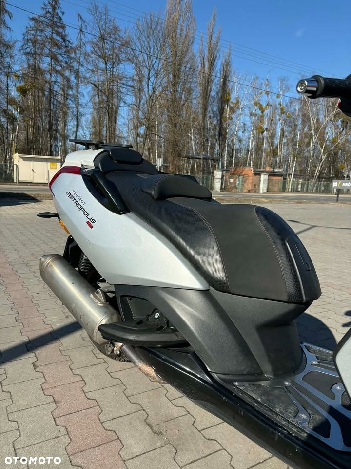 Peugeot Metropolis - 4