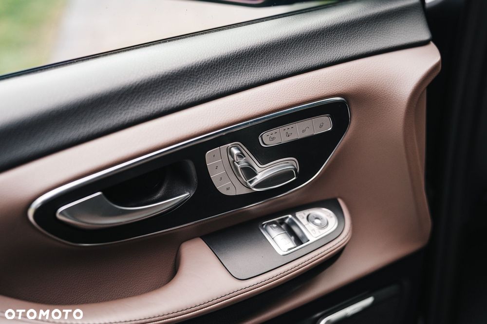 Mercedes-Benz Klasa V - 34