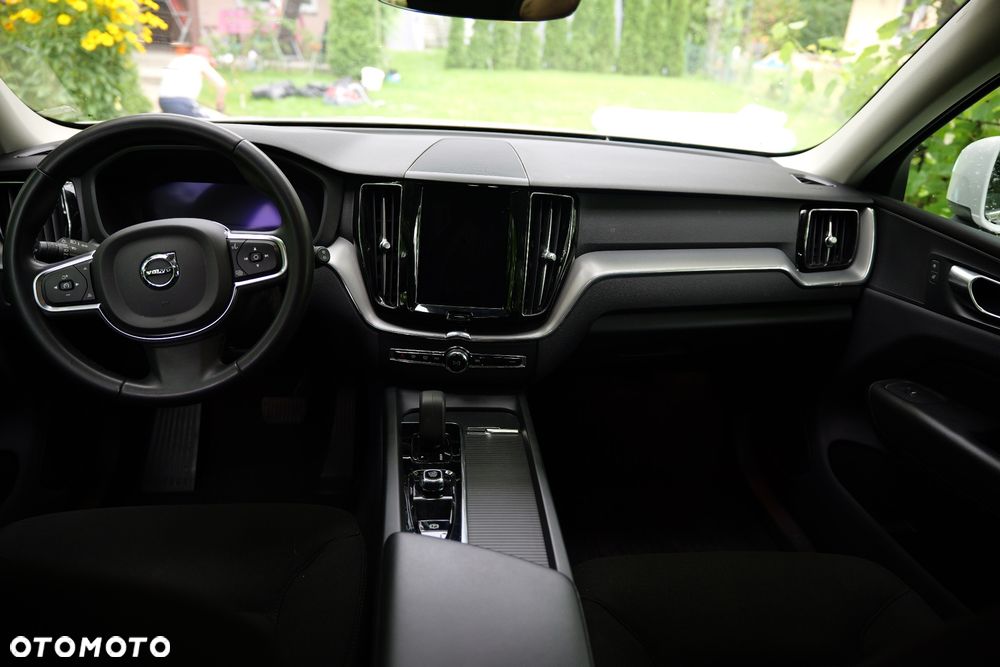 Volvo XC 60 B4 B Momentum Pro - 4