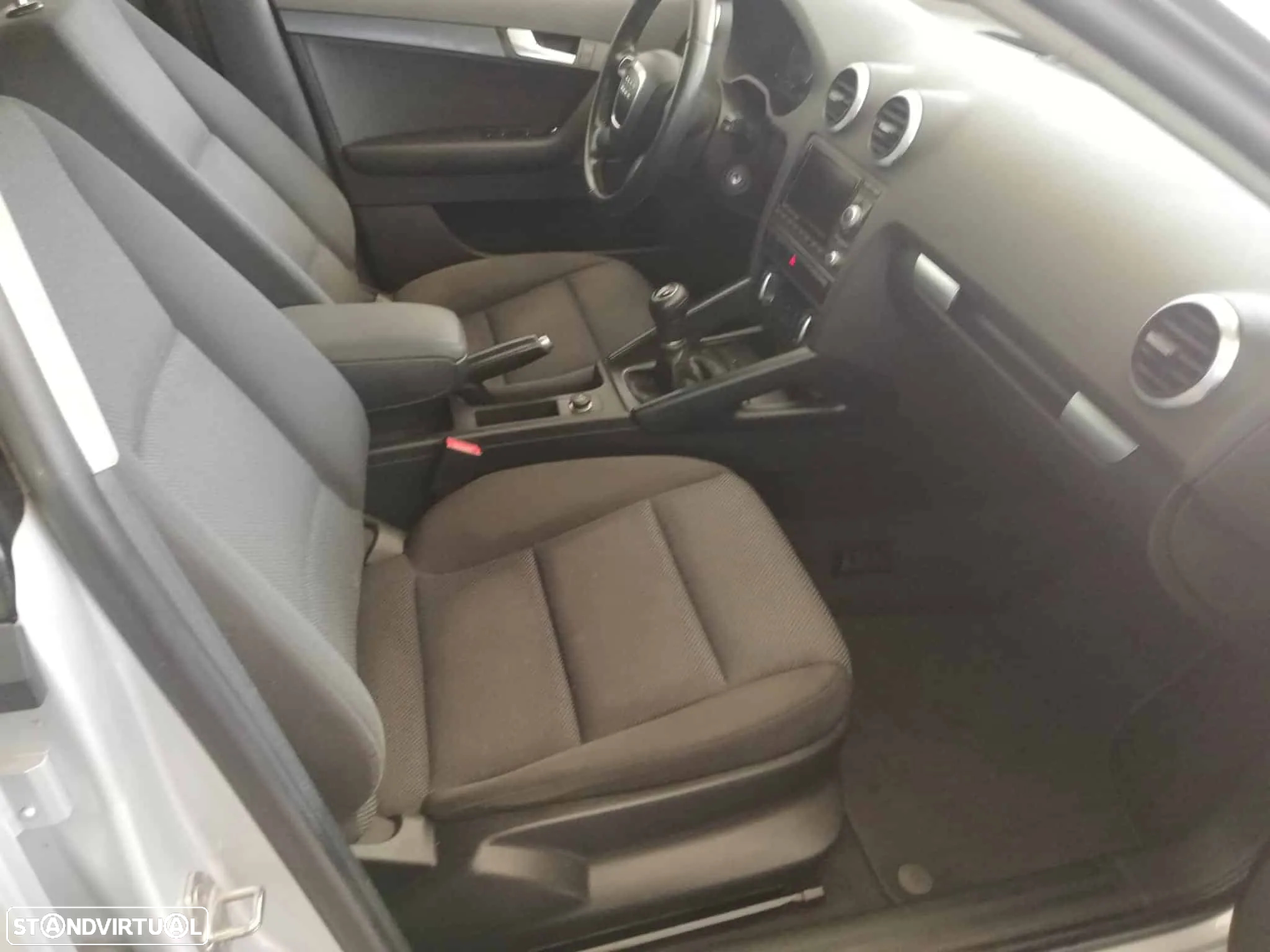 Audi A3 Sportback 1.6 TDI DPF Ambiente - 9
