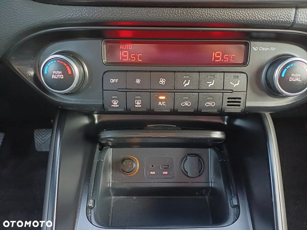 Kia Carens 1.7 CRDi S - 21