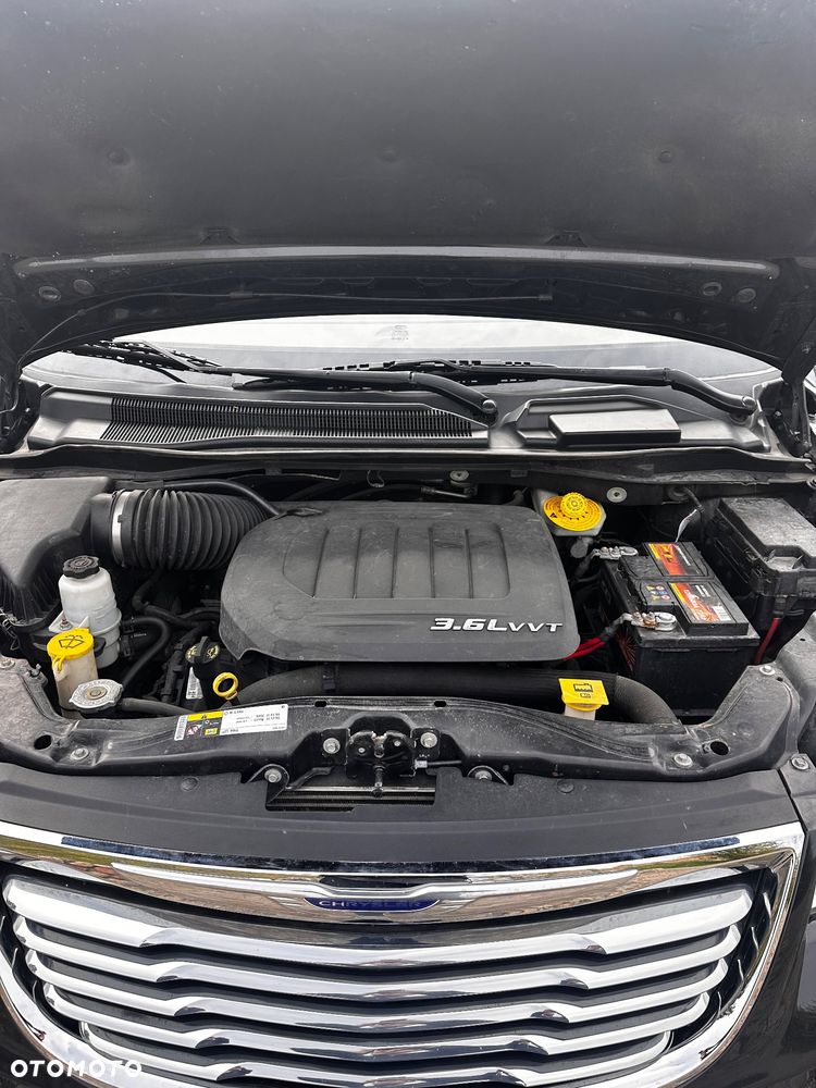 Chrysler Town & Country 3.6 Limited - 11