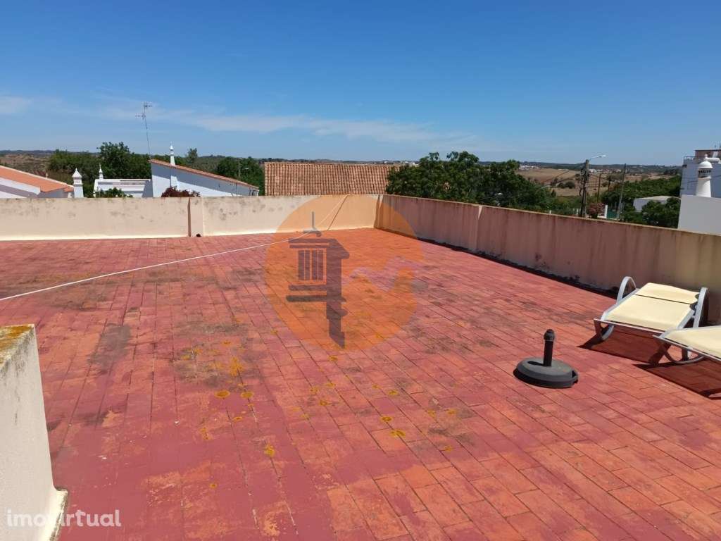 EDIFÍCIO COM TRÊS PISOS - VÁRIAS DIVISÕES - HABITAÇÃO - RESTAURANTE... - Grande imagem: 4/60