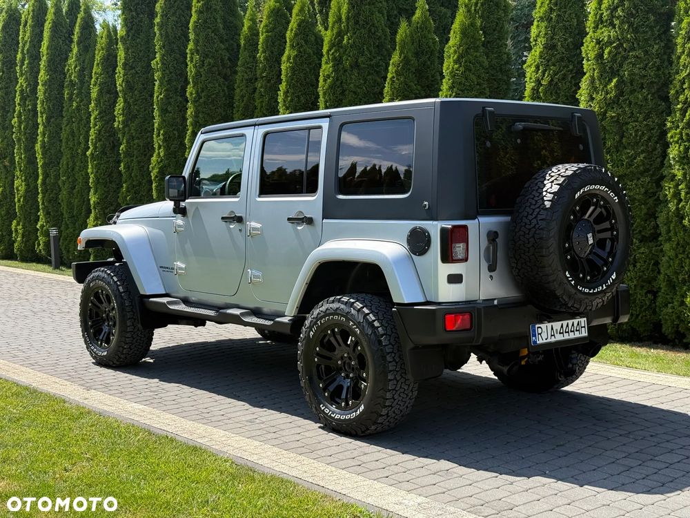 Jeep Wrangler Unlimited 3.8 Sahara - 6