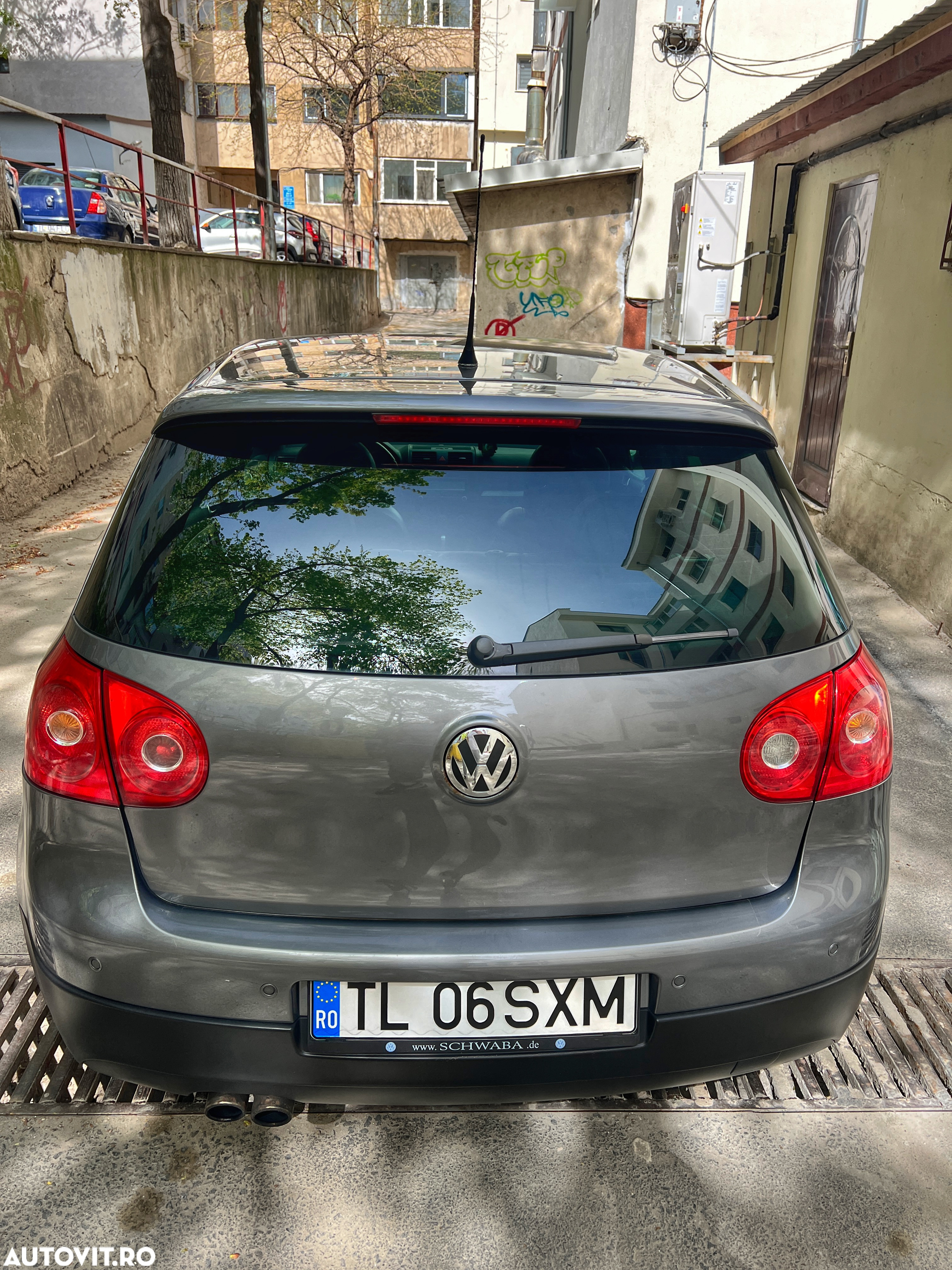 Volkswagen Golf 2.0 FSI GTI DSG - 2