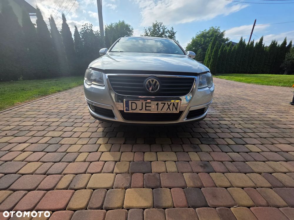 Volkswagen Passat 2.0 TDI DPF Sportline - 9