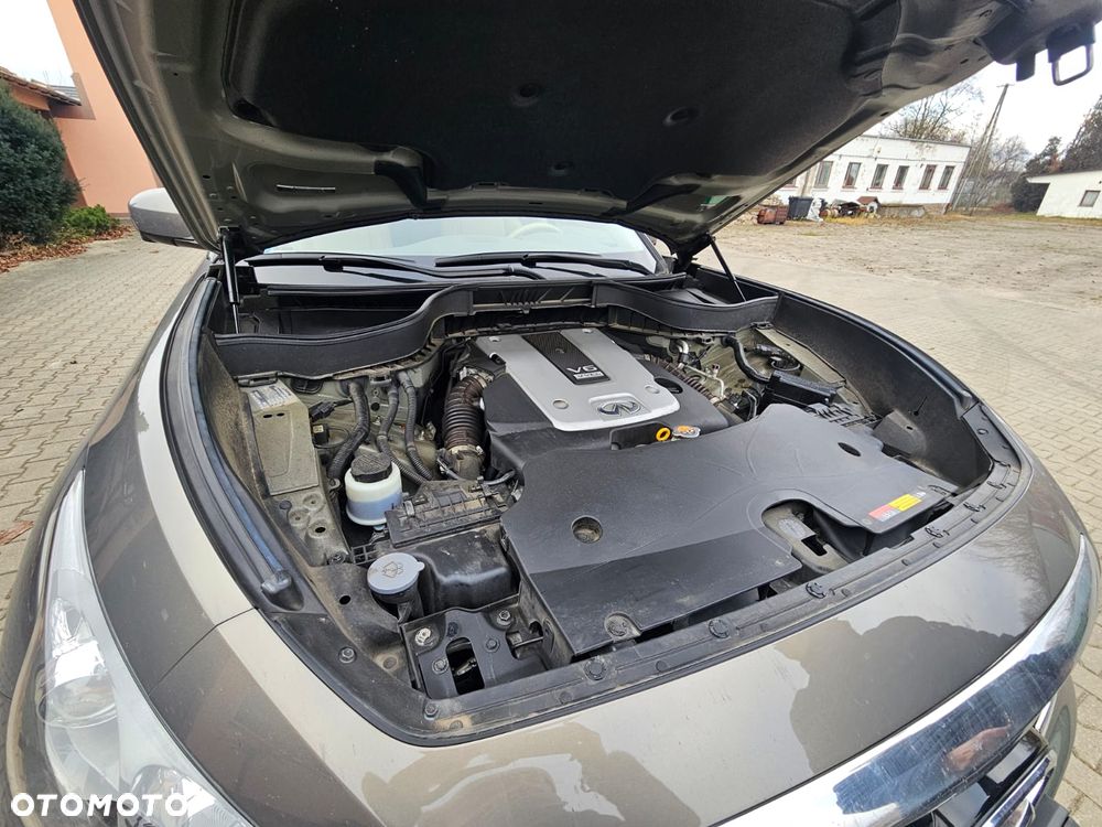 Infiniti QX70 3.7 S - 34