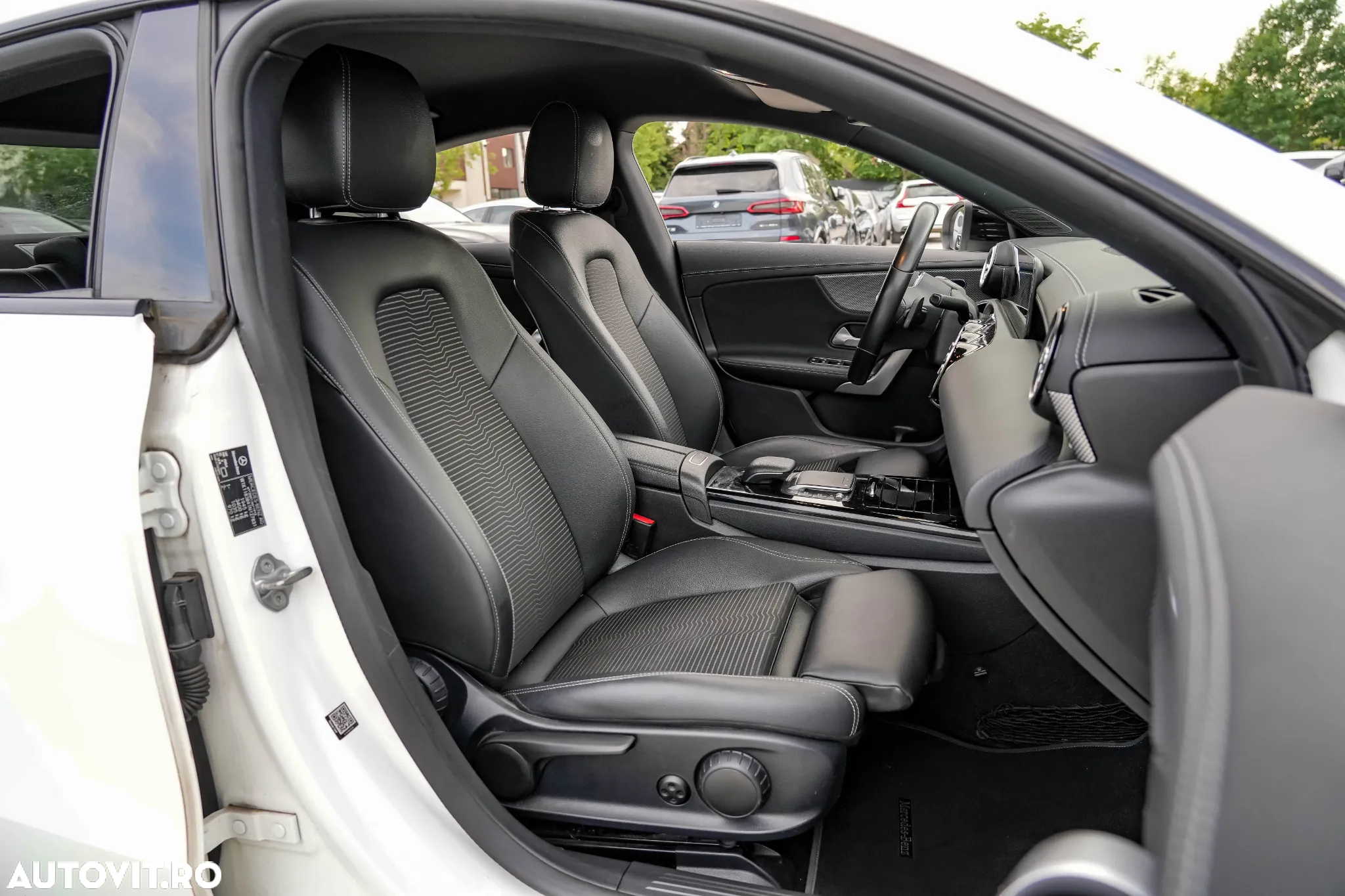 Mercedes-Benz CLA 180 7G-DCT Special Edition - 17