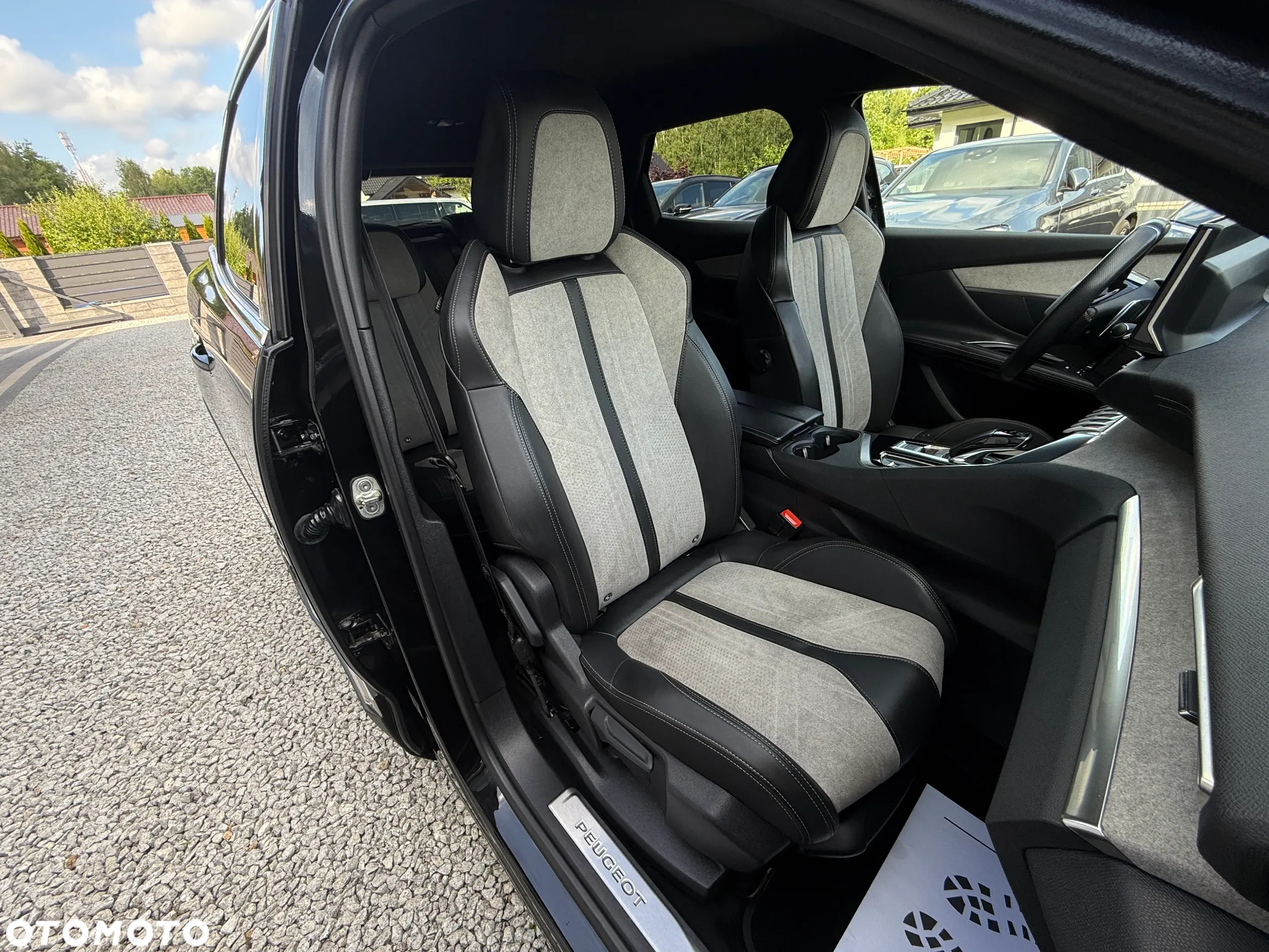 Peugeot 3008 Plug-In Hybrid 225 e-EAT8 GT - 33