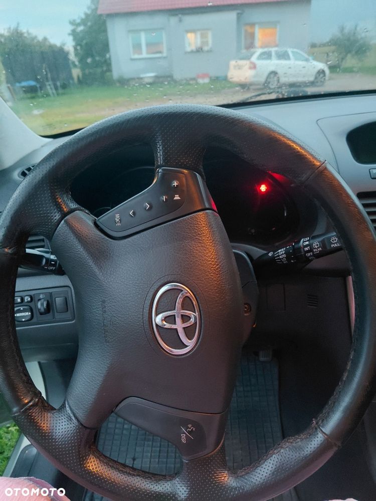 Toyota Avensis - 5