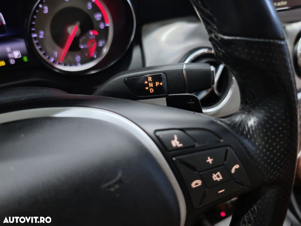 Mercedes-Benz CLA 200 7G-DCT Urban - 13