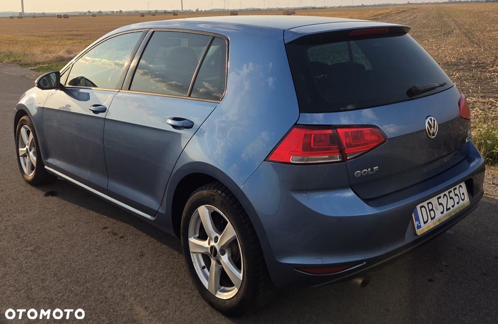 Volkswagen Golf - 6
