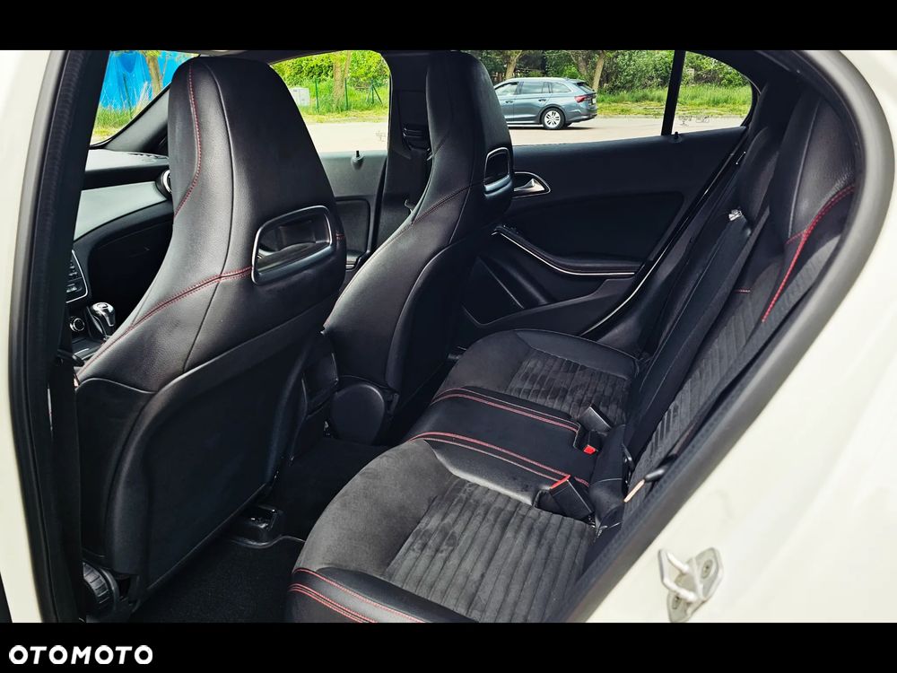 Mercedes-Benz GLA - 12