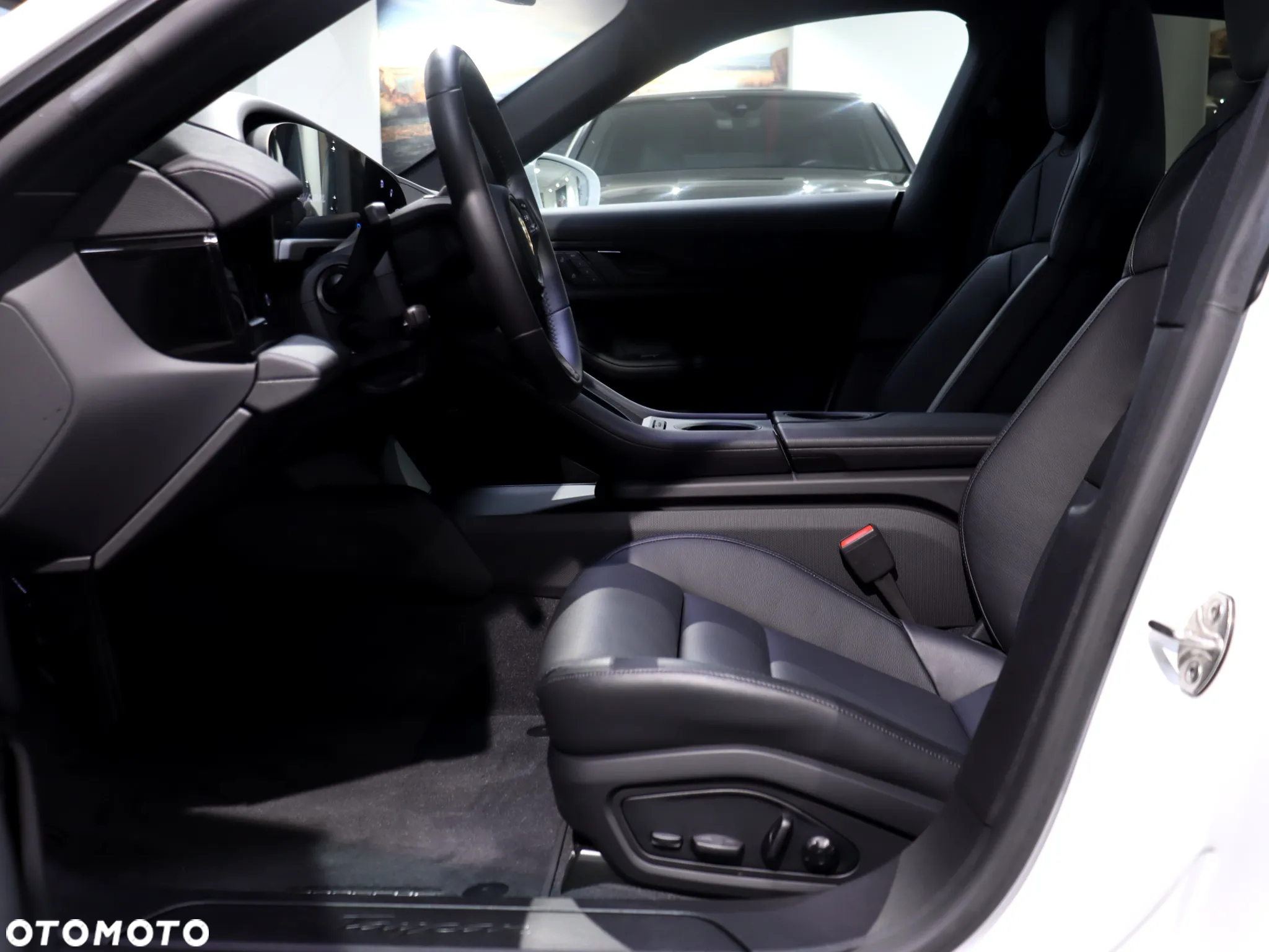 Porsche Taycan Performance Plus - 17