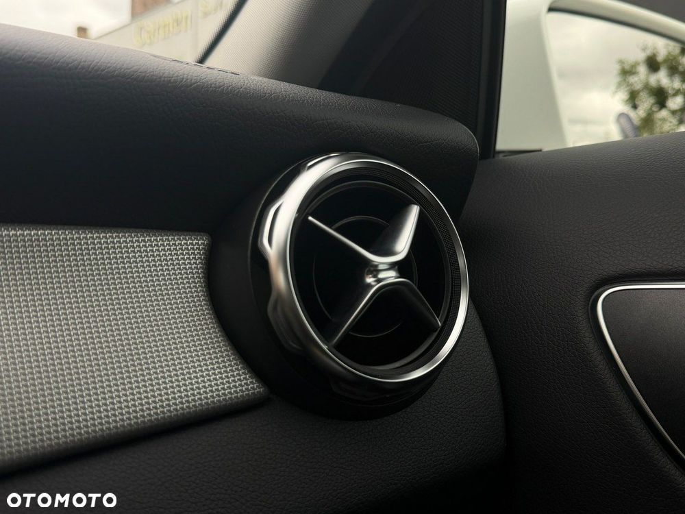 Mercedes-Benz GLA - 27