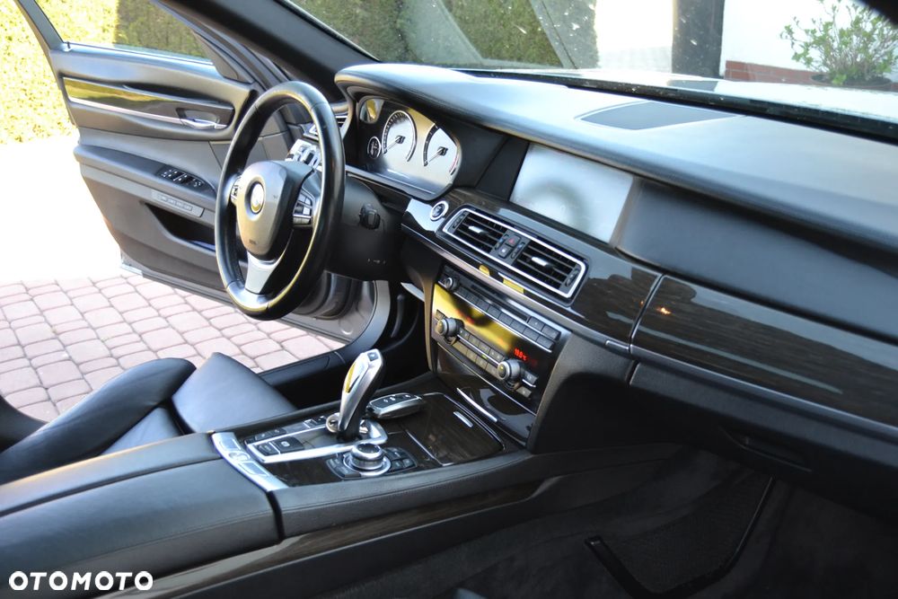 BMW Seria 7 730d - 27